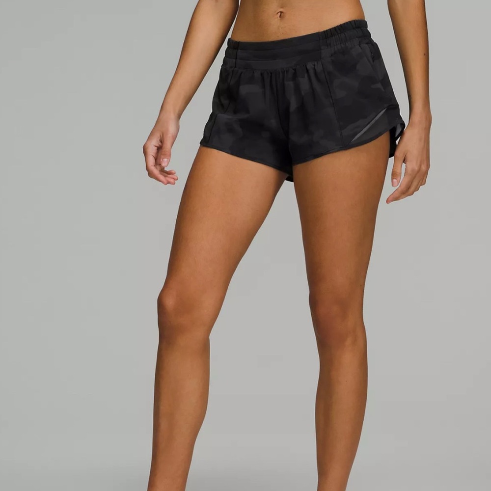 Lululemon black camo Hotty Hot size 4 shorts 2.5 in inseam